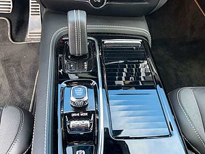 Volvo  Recharge T6 AWD Plug-In Hybrid R-Design